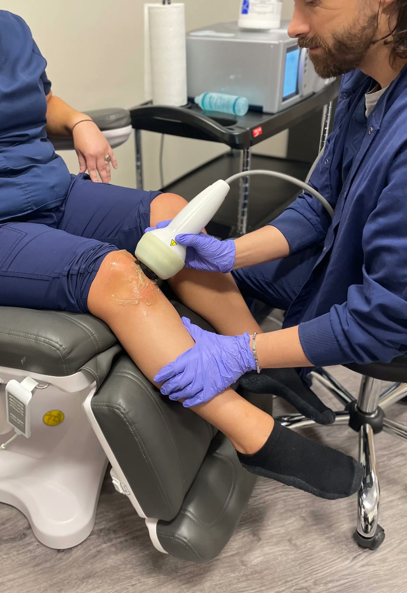 Patient receiving Sanuwave acoustic-wave knee therapy at Platinum Health Solutions in Roseville, MN